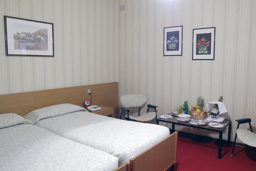 Hotel Margna มอร์เบญโญ ภายนอก รูปภาพ
